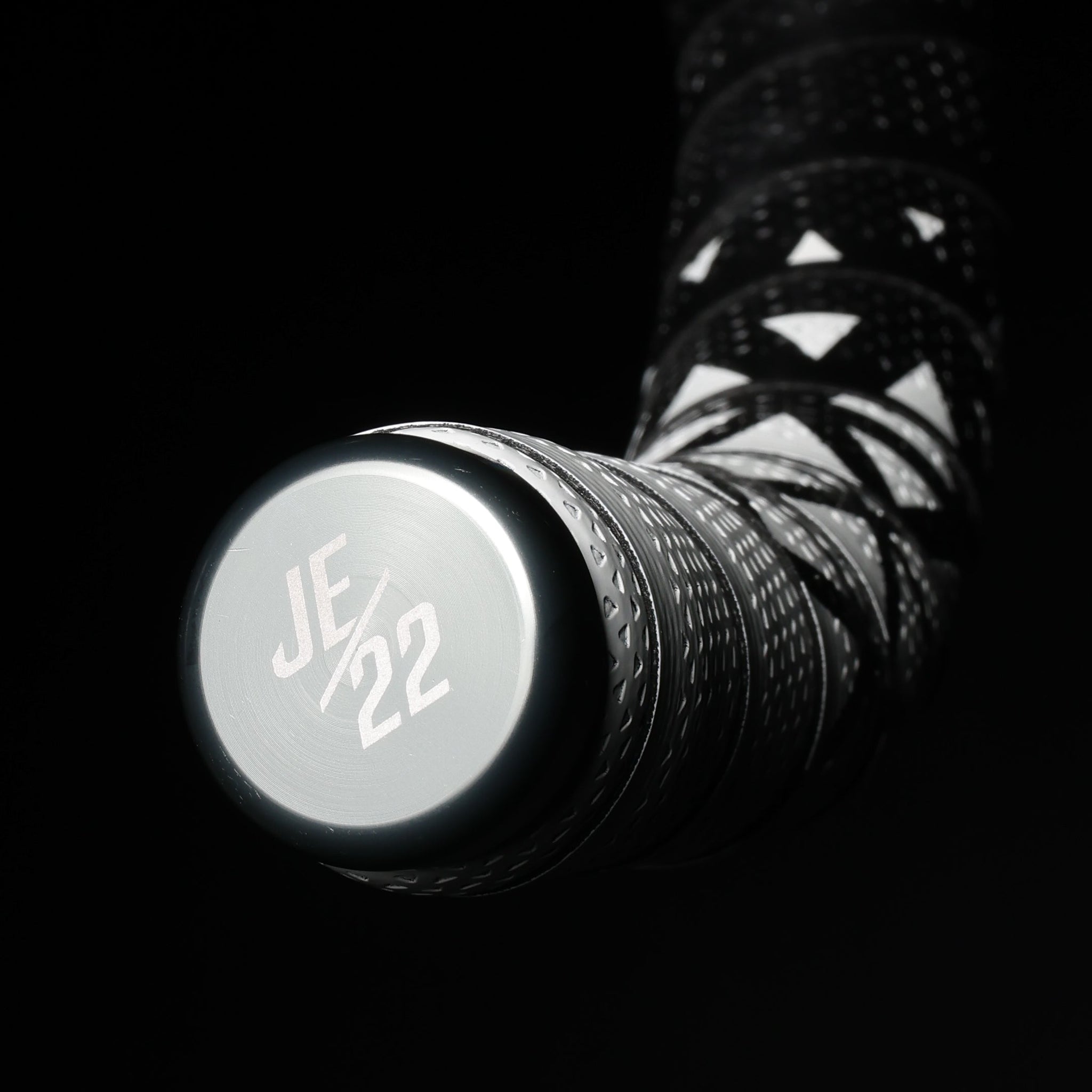 JE22 bicycle handlebar with metal tail plug