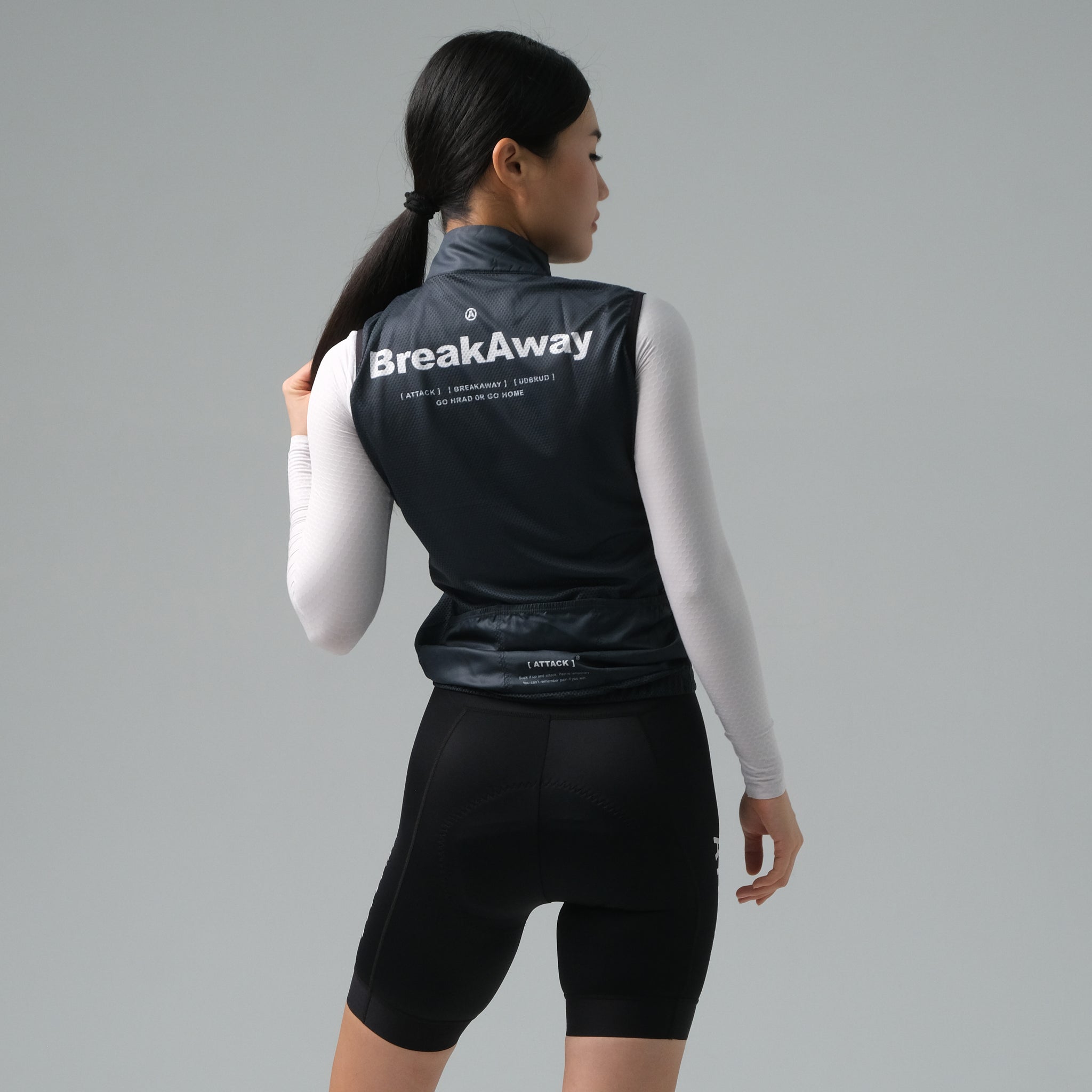 ATK ｜輪行 Breakzip tech 女防風背心 - 鐵灰