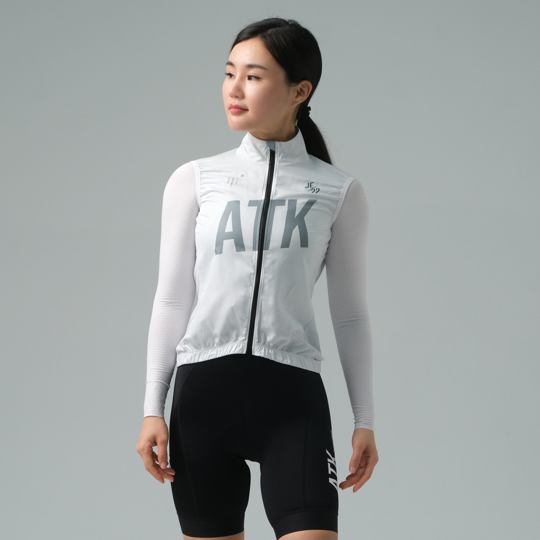ATK ｜輪行 Breakzip tech 女防風背心 - 霧白