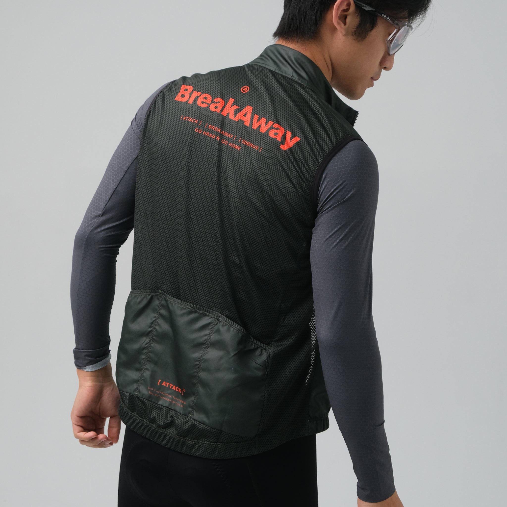 ATK ｜輪行 Breakzip tech 男防風背心 - 軍綠