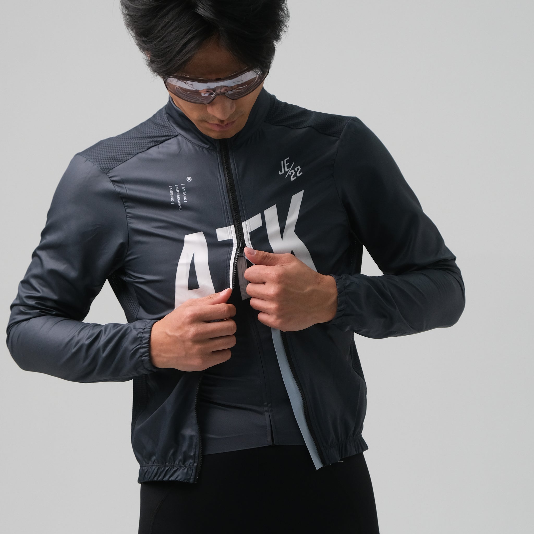 ATK ｜輪行 Breakzip tech 男風衣外套 - 鐵灰