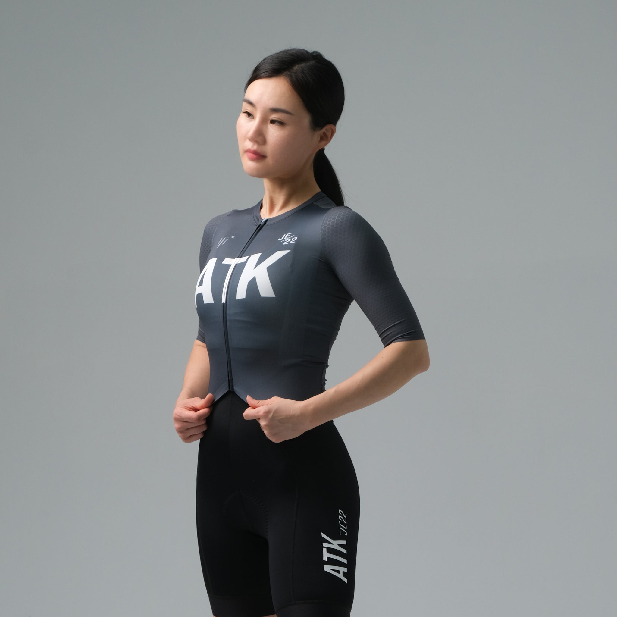 ATK 王者 女短上衣-鐵灰