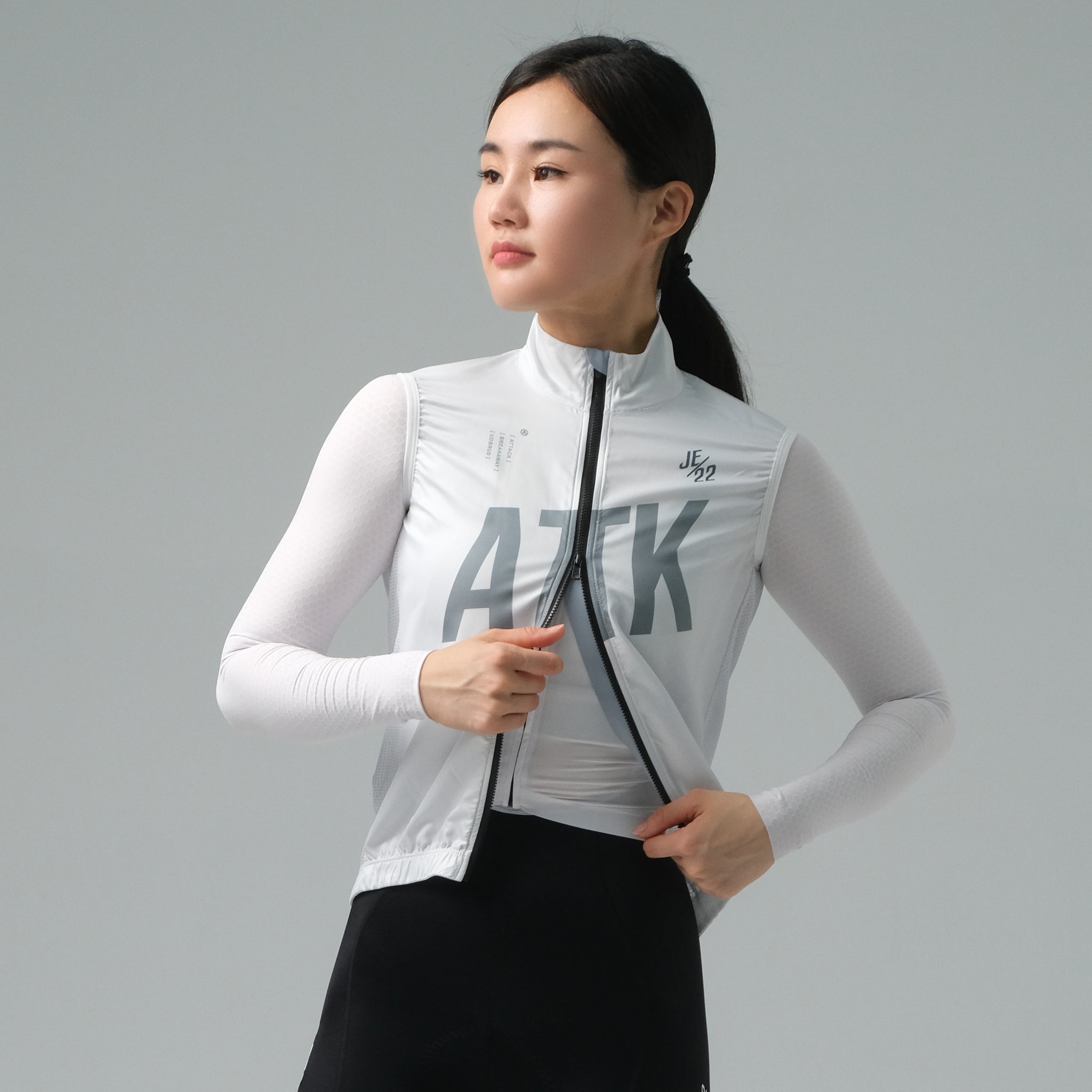 ATK ｜輪行 Breakzip tech 女防風背心 - 霧白